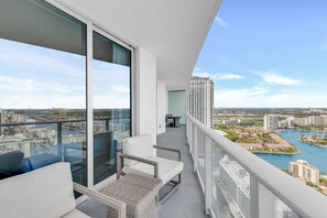 Ocean Views 2BR on 30th floor Miami (6485)