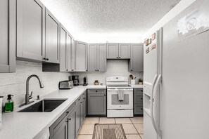 3 bed condo Botanica Key Biscayne Miami (7662)
