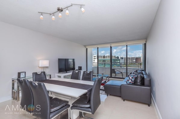 1 bed Monthly Rental on the Beach Miami 5th floor (7788)