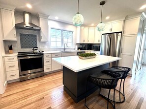 Captivating kitchen with everything you need to enjoy a meal with the family