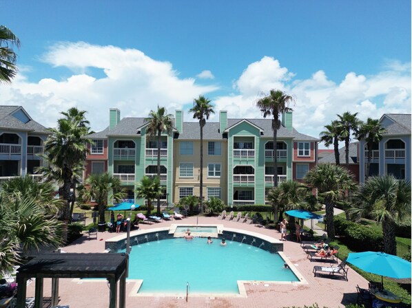 Come swim in our resort-style pool 