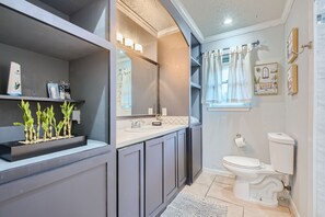 1308 Ashbury Dr -  30 Bathroom