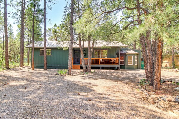 Pinetop-Lakeside Vacation Rental | 3BR | 2BA | 1,500 Sq Ft | Stairs Required