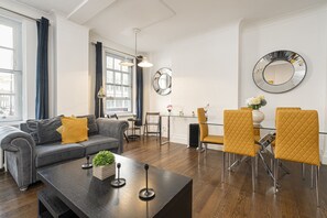 Living Room / Lounge