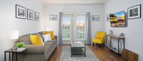 Spacious one bedroom with cozy comfortable bed in Madison. Pool & Gym onsite.
