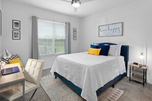 Spacious one bedroom with cozy comfortable bed in Madison. Pool & Gym onsite.