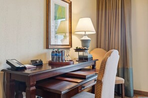 Furniture, Table, Lamp, Table Lamp, Indoors
