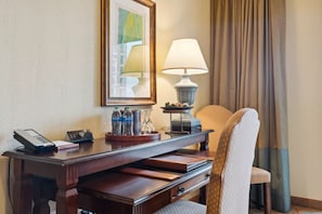 Furniture, Table, Lamp, Table Lamp, Indoors