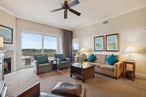 Home Decor, Furniture, Indoors, Living Room, Couch