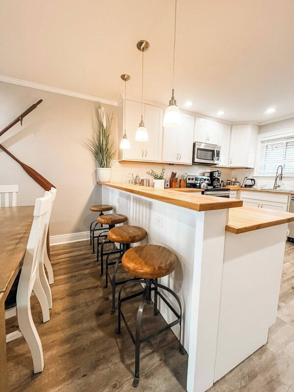Hop up to the kitchen bar for breakfast make yourself a cocktail!  