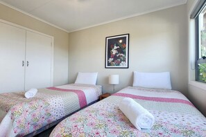 Twin bedroom downstairs
