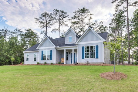 McCormick Vacation Rental | 3BR | 2BA | 1 Step to Enter | 1,800 Sq Ft