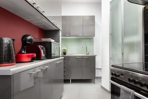 Stupendous Athens Apartment | 3 Bedrooms | Apartment Aria| Furnished Balcony with Breathtaking Views of the Majestic Temple of Zeus | Leof. Andrea Siggrou 12 | Athina | Acropolis