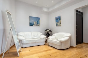 Stupendous Athens Apartment | 3 Bedrooms | Apartment Aria| Furnished Balcony with Breathtaking Views of the Majestic Temple of Zeus | Leof. Andrea Siggrou 12 | Athina | Acropolis
