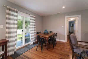 Dining Area with Seating for 6