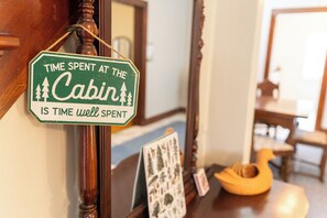 Desk & decor