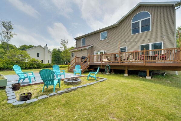 Long Pond Vacation Rental | 4BR | 2.5BA | 2,254 Sq Ft | Stairs Required