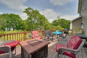 Deck | Fire Pits | Gas Grill | Playground
