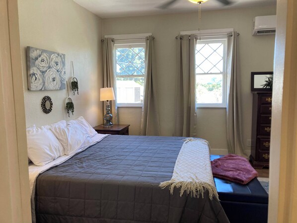 Bedroom with king bed *no washer/dryer*unit 2 of 5 *stairs to get in*
