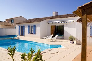 This unit may be single-level or split-level! Let us know if you have a preference!