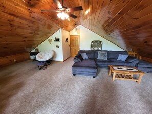 Upstairs Loft (2)
