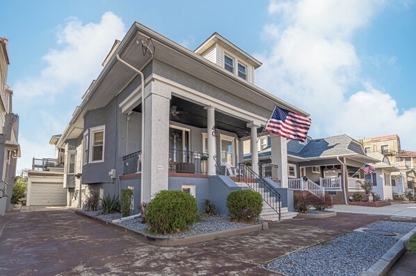 #coveredporch, #relax, #peoplewatching