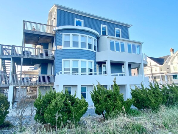 The beach pad walkout on level 1 + 2
