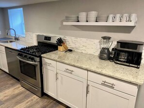 Large kitchen w/ prep area
