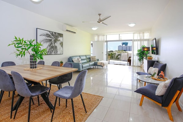 Lounge ideal for lazying in front of the Smart TV with complimentary Netflix and local channels