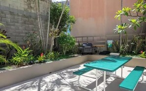 BBQ Lounge area (outdoors)