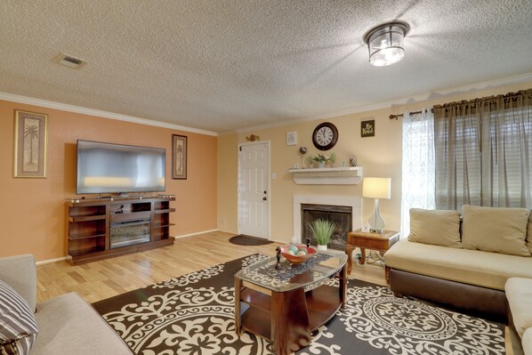Houston Vacation Rental | 3BR | 2.5BA | 2,129 Sq Ft | Access Only By Stairs