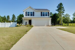 House Exterior | Driveway (4 Vehicles) | RV Parking Allowed