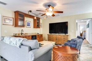 Living Room | Smart TV | Wet Bar | Wine Fridge