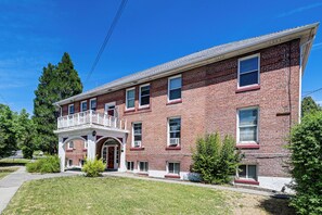 Exterior | 3rd-Floor Unit