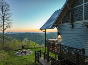Gather around our outdoor firepit and soak in the breathtaking mountain and sunset views