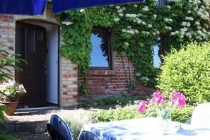 Entrance / Reception