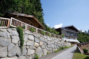 Außenseite Ferienhaus [Sommer]