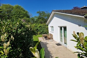 Stugans exteriör [sommar]