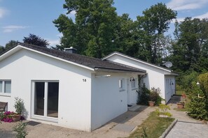 Stugans exteriör [sommar]