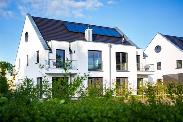 Außenseite Ferienhaus [Sommer]