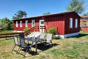 Stugans exteriör [sommar]