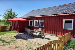 Stugans exteriör [sommar]