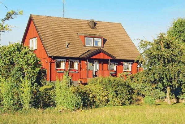 Immediate Surroundings [summer] (&lt;1 km)
