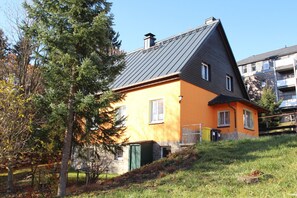 Außenseite Ferienhaus [Sommer]