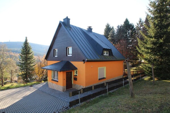 Außenseite Ferienhaus [Sommer]