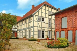 Außenseite Ferienhaus [Sommer]