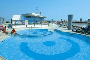 Holiday Home Swimming Pool