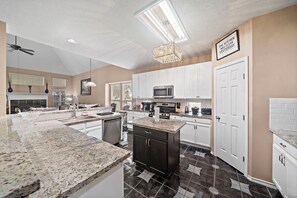 Fully equipped kitchen with high quality granite countertops.
