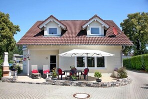 Stugans exteriör [sommar]