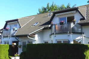 Außenseite Ferienhaus [Sommer]